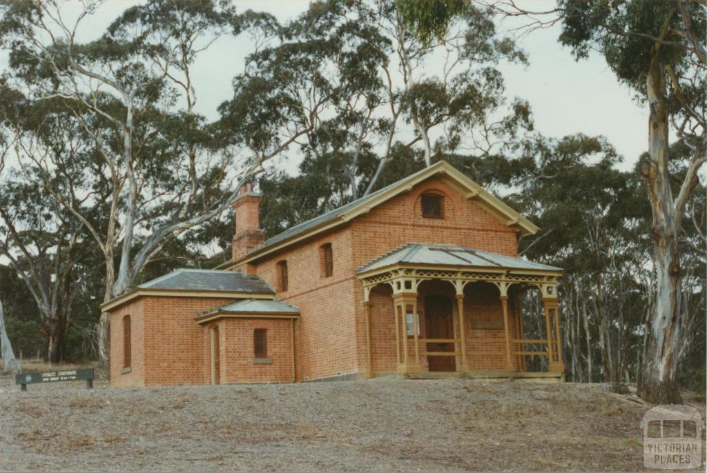 Steiglitz court house, 2002