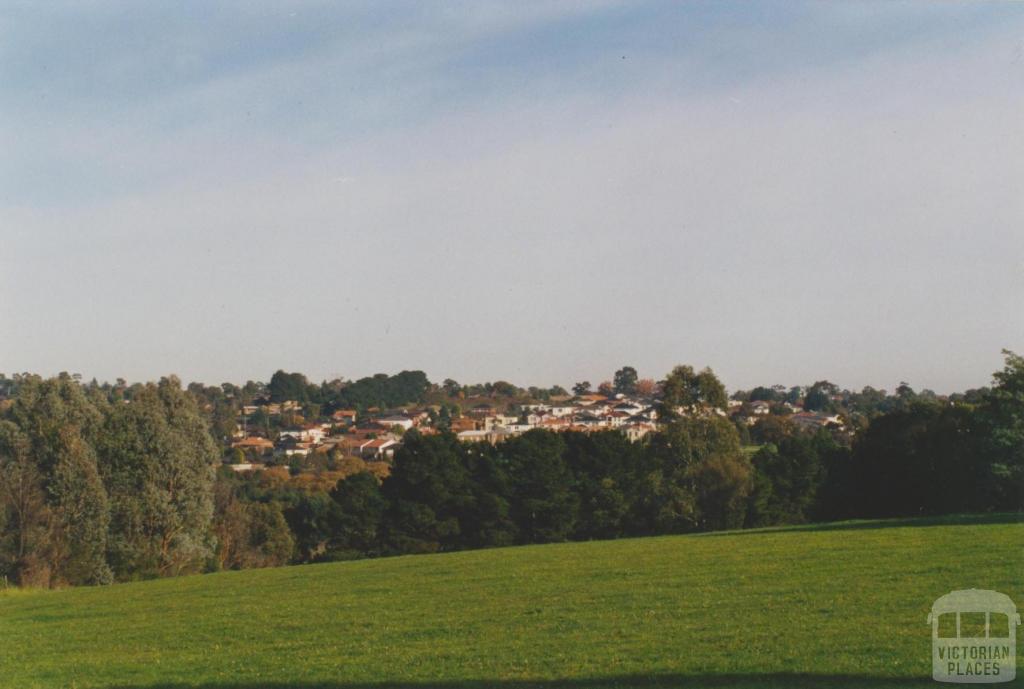 Looking east across Doncaster Municipal Gardens, 2002