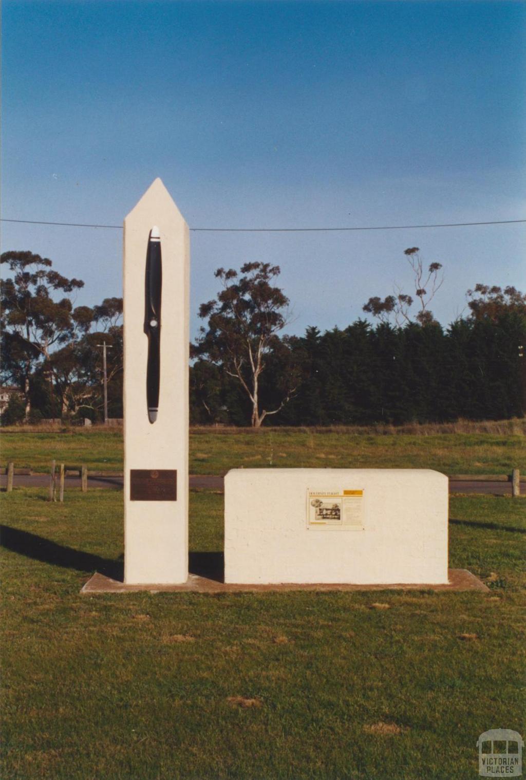 Diggers Rest Houdini monument, 2002