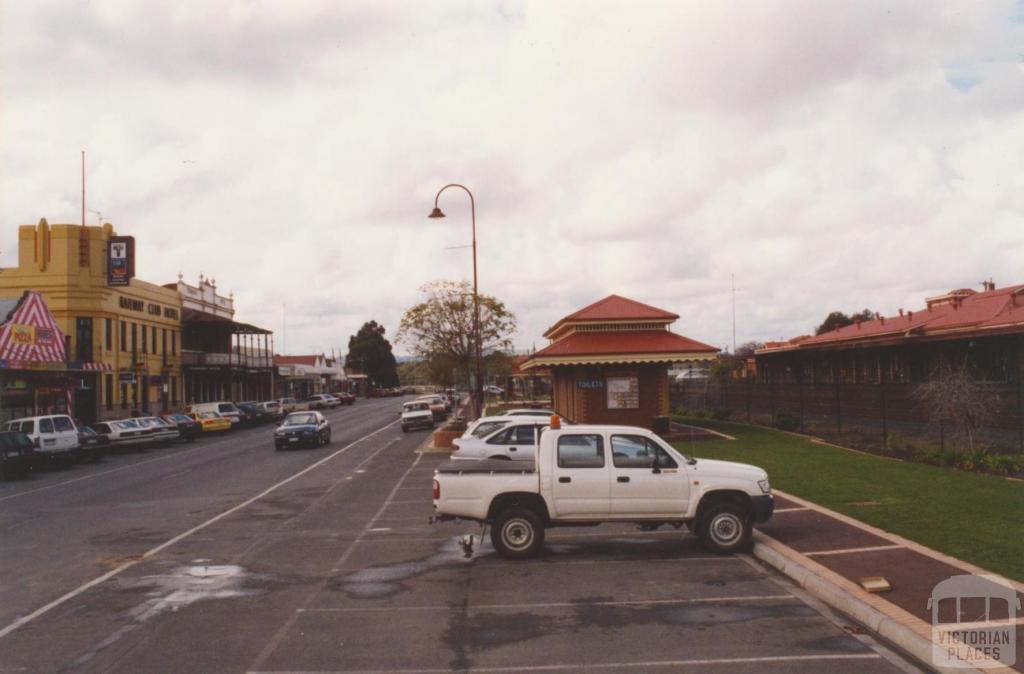 Seymour Railway Club Hotel and Railway Station, 2002