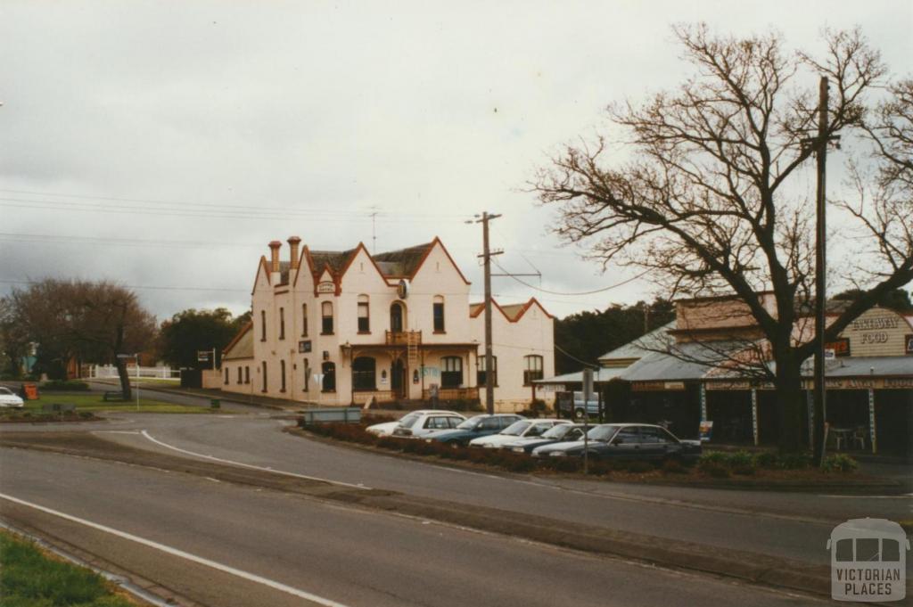 Buninyong Crown Hotel, 2002