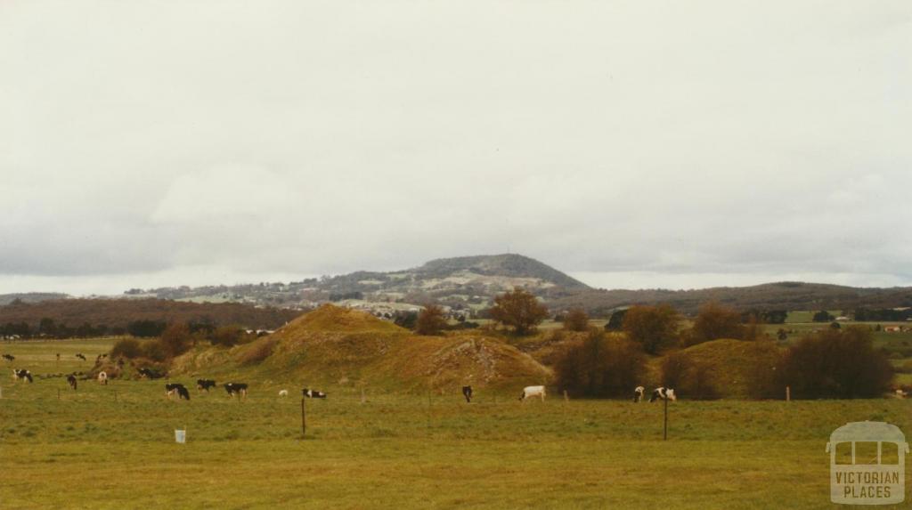 Napoleons toward Mount Buninyong, 2002