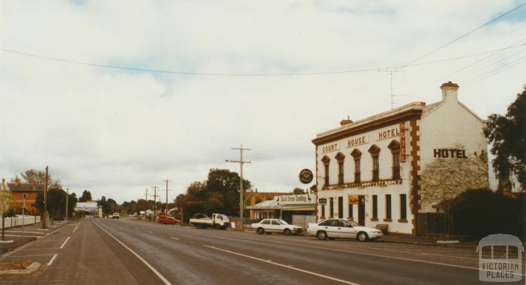 Smythesdale Hotel opposite court house, 2002