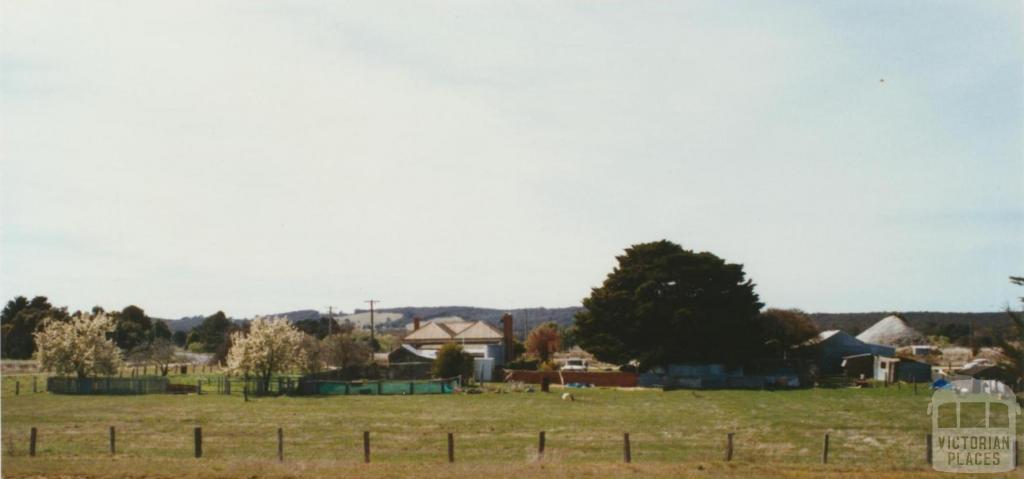 Raglan, 2002