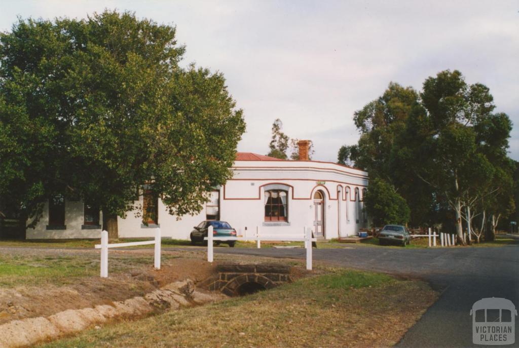 Break O'Day Hotel, Corindhap, 2004