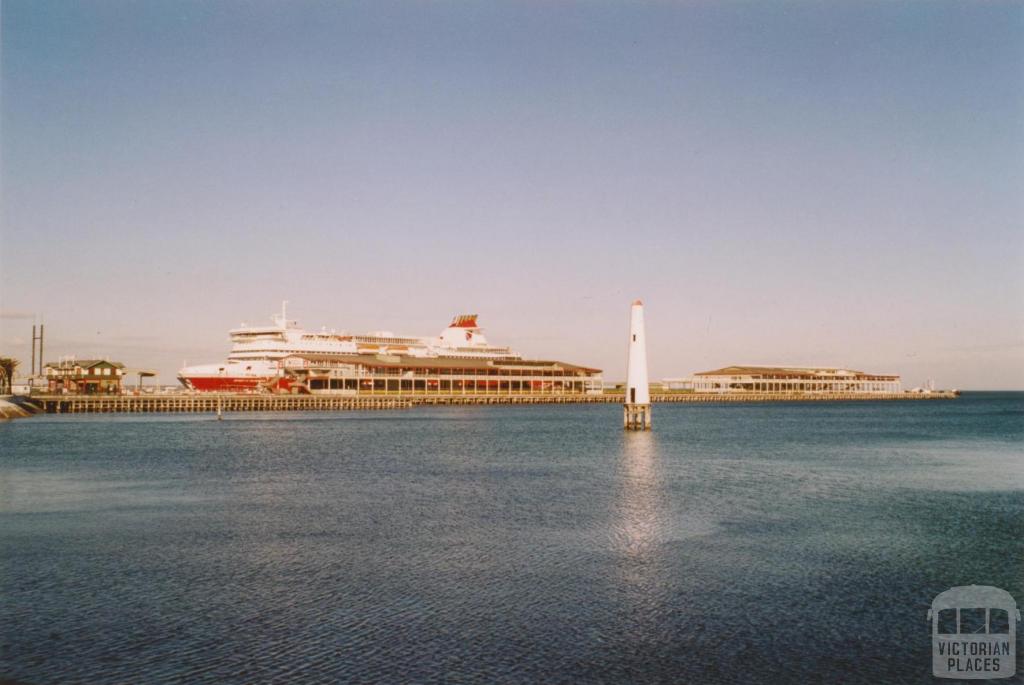 Front Beacon and Station Pier, 2004