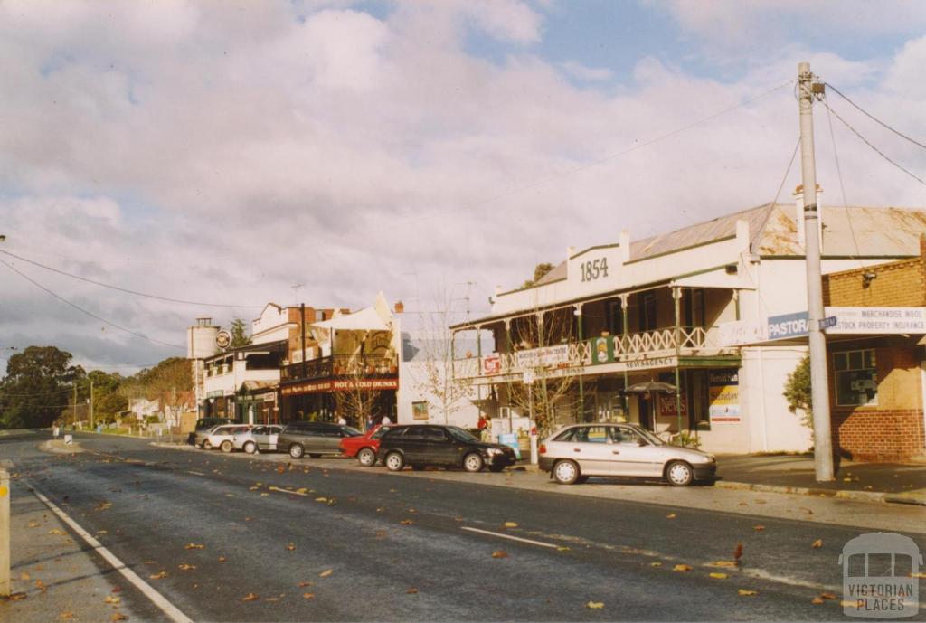 Tatura Road, Murchison, 2004