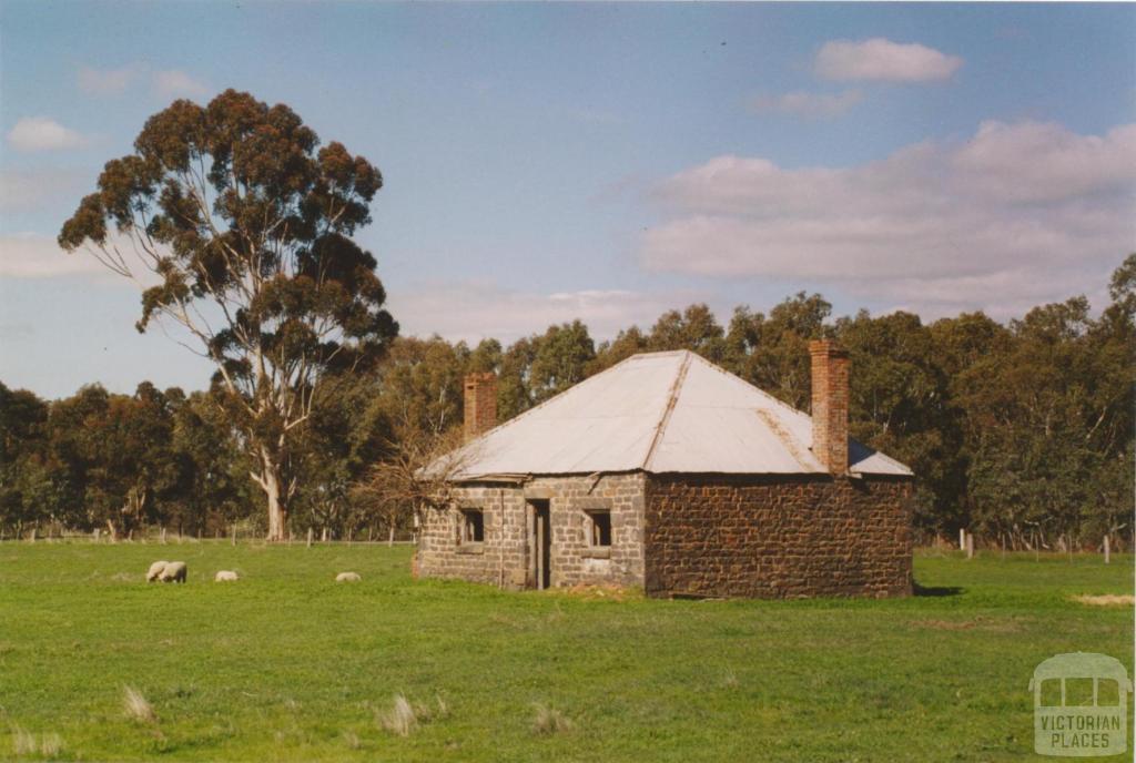 Stone cottage, Craigie, 2004