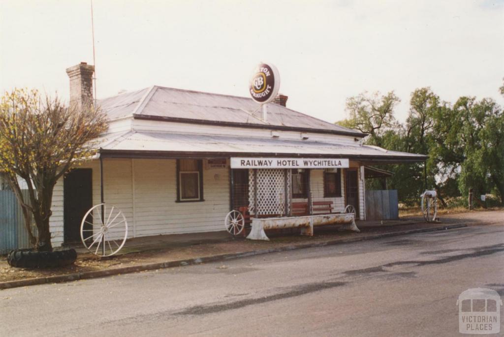 Railway Hotel, Wychitella, 2005