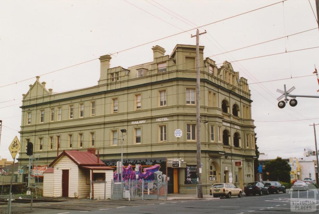 Railway Hotel, Albert Street, Brunswick, 2005