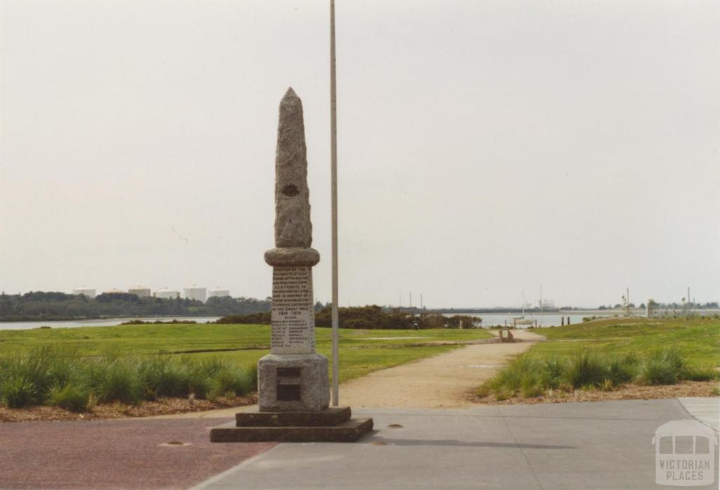 War Memorial, end of High Street, Hastings, 2005