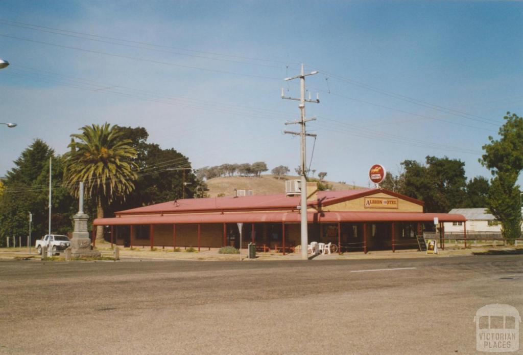 Albion Hotel, Swifts Creek, 2006