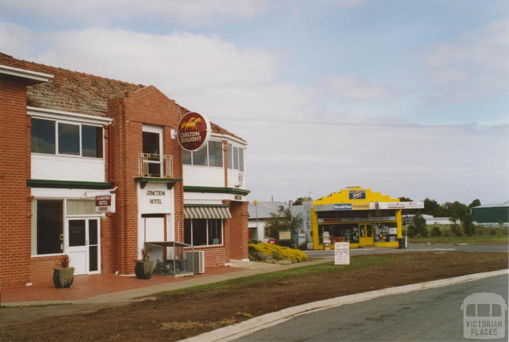 Junction hotel and store, Allansford, 2006