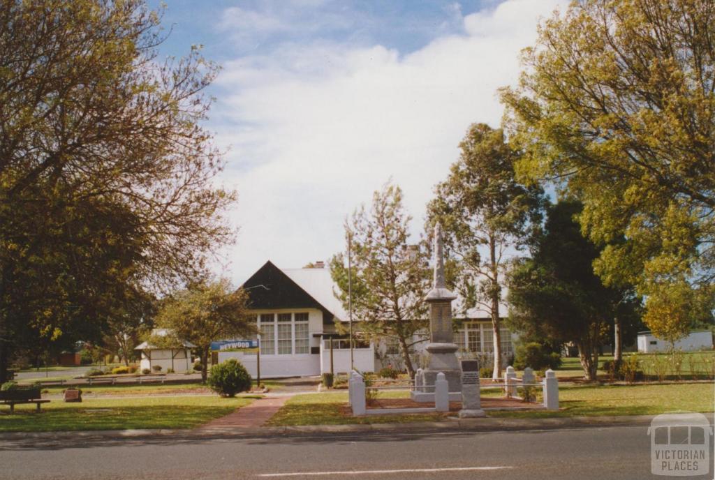 Heywood primary school and memorial, 2006