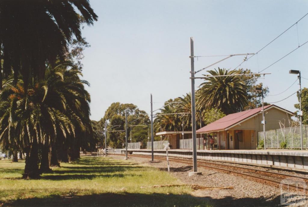 Seaholme railway station, 2006