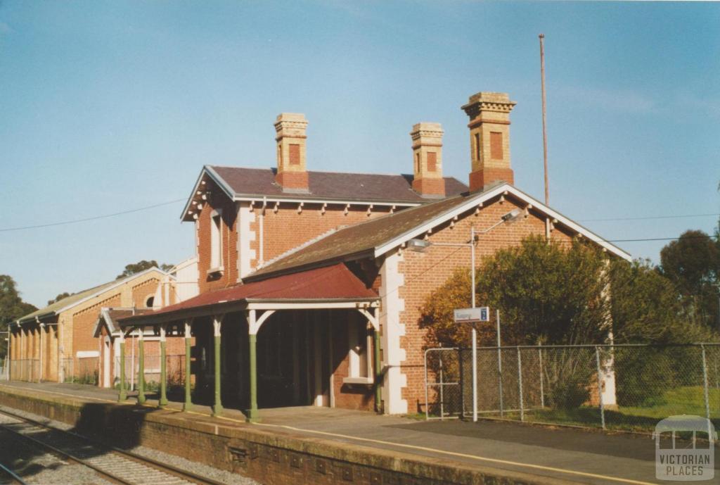 Kangaroo Flat railway station, 2007