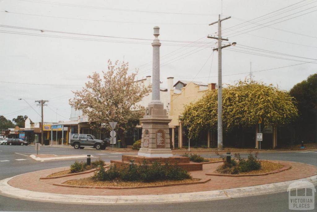 Memorial, Oke Street, Ouyen, 2007