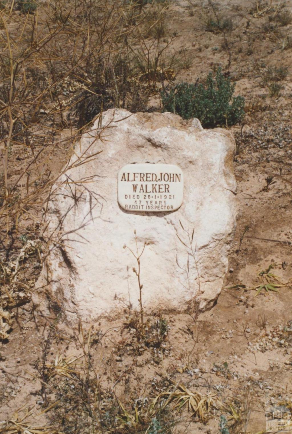 Alfred John Walker, Rabbit inspector, Boinka cemetery, 2007