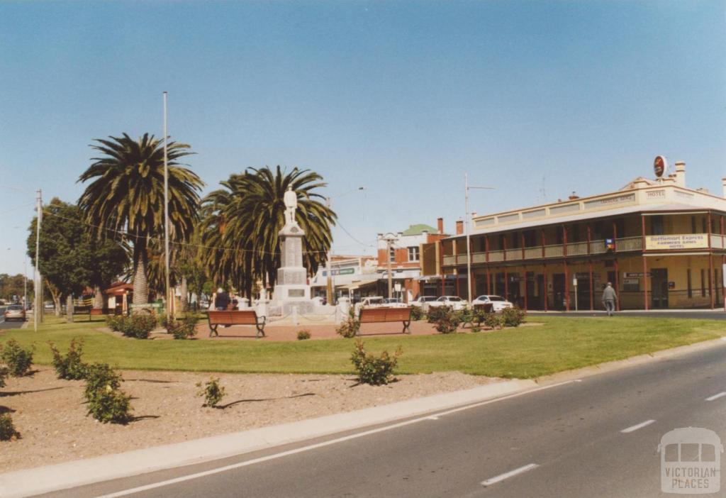 Victoria and Nelson Streets, Nhill, 2007