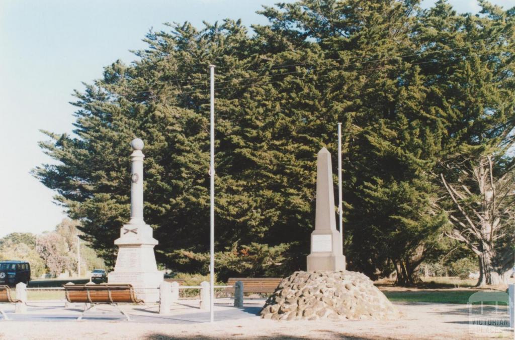 Inverleigh memorials