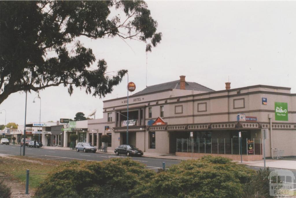 Moe Hotel, 2010