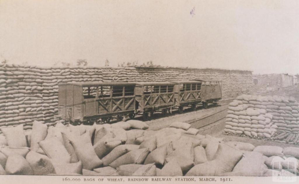 Wheat at Rainbow railway station, 1911