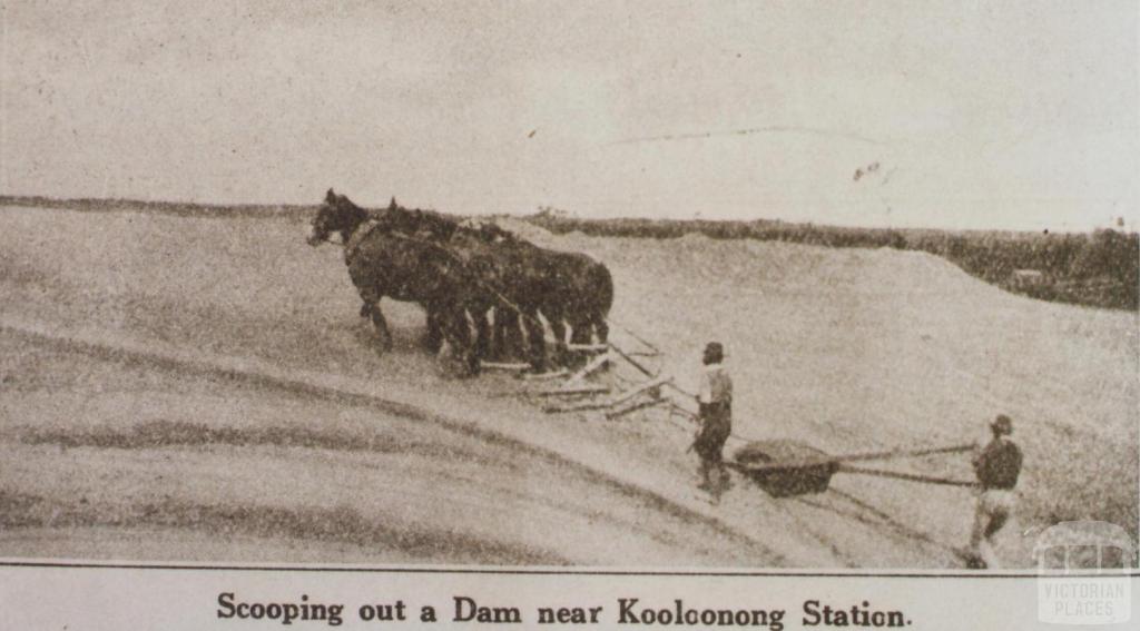 Scooping out a dam near Manangatang, Swan Hill Shire, 1926