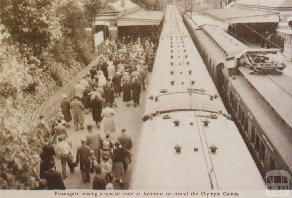 Passengers alighting at Jolimont to attend Olympic Games, 1956