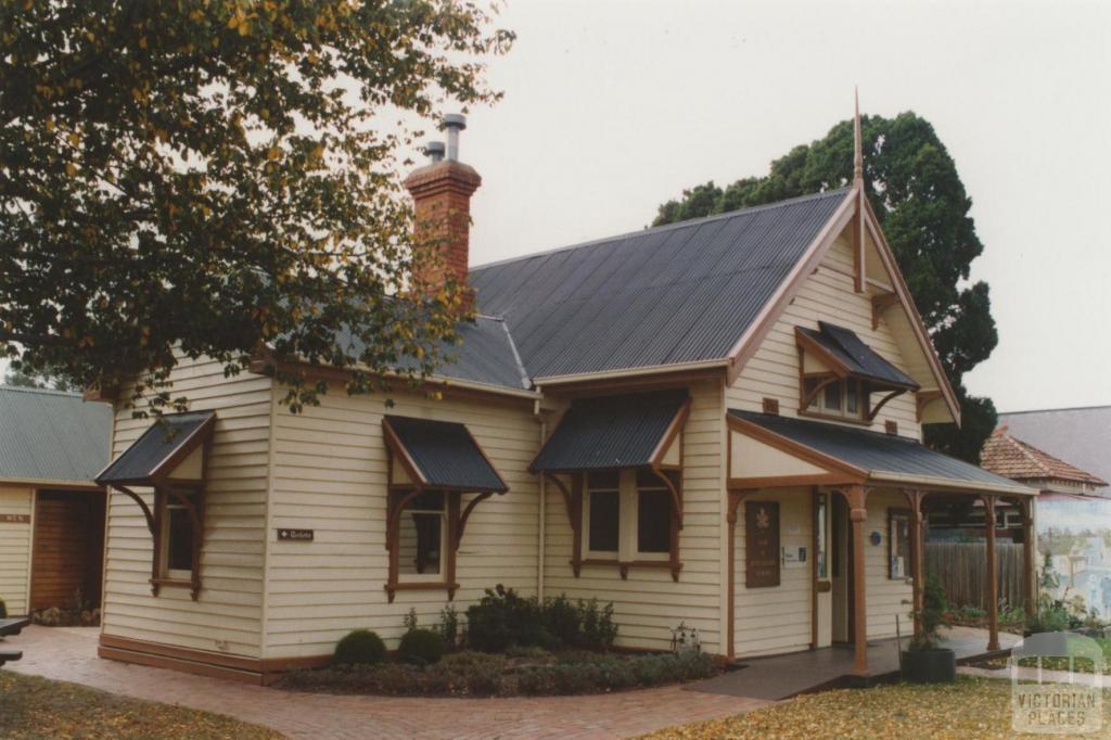 Sunbury court house, Macedon Street, 2010