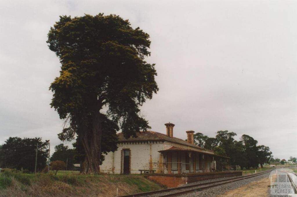 Railway station, Clunes, 2010