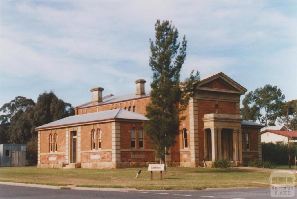 Court house, formerly town hall (1862), Dunolly, 2010