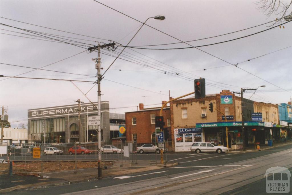 Leo's Supermarket, Toorak and Summerhill Road, Hartwell, 2010