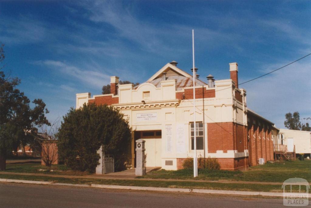 Bridgewater memorial hall and free library (1924), 2010