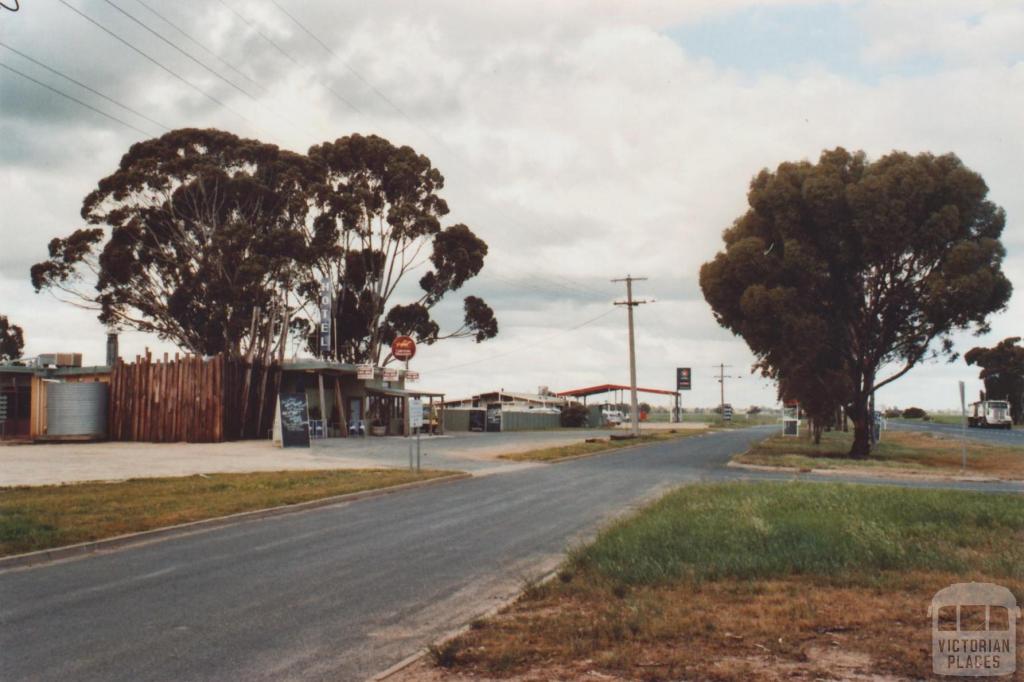 Hotel and Garage, Torrumbarry, 2010