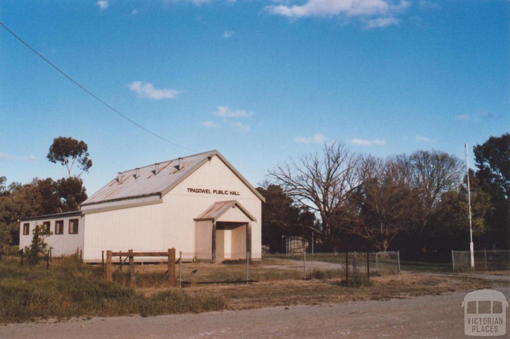 Public Hall, Tragowel, 2010