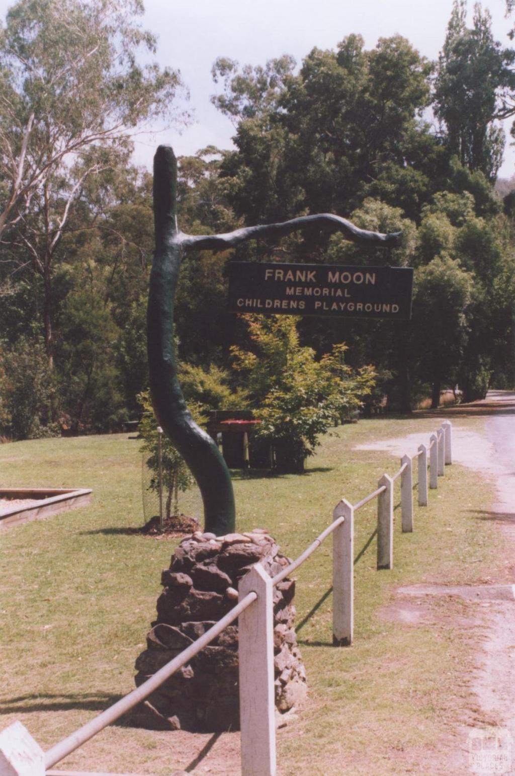 Caves Gardens, Buchan, 2011