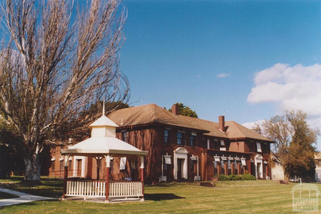 Caulfield House, 2011