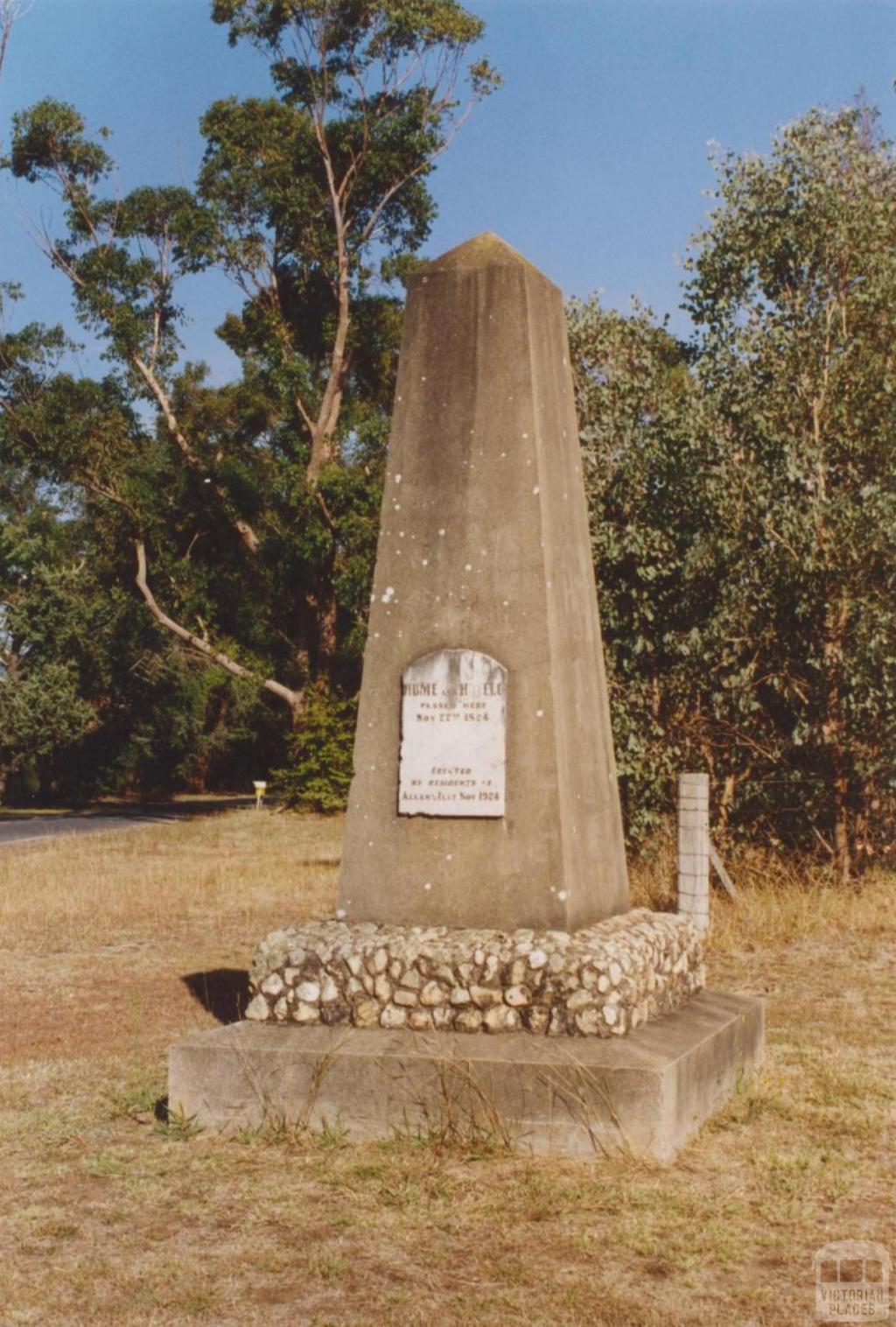 Hume and Hovell Memorial, Allans Flat, 2006