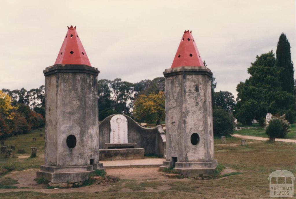 Beechworth cemetery, Chinese towers, 1980