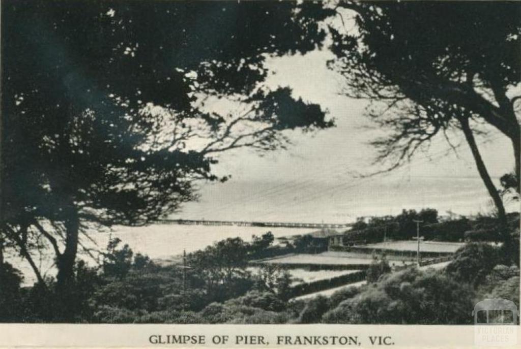 Glimpse of pier, Frankston