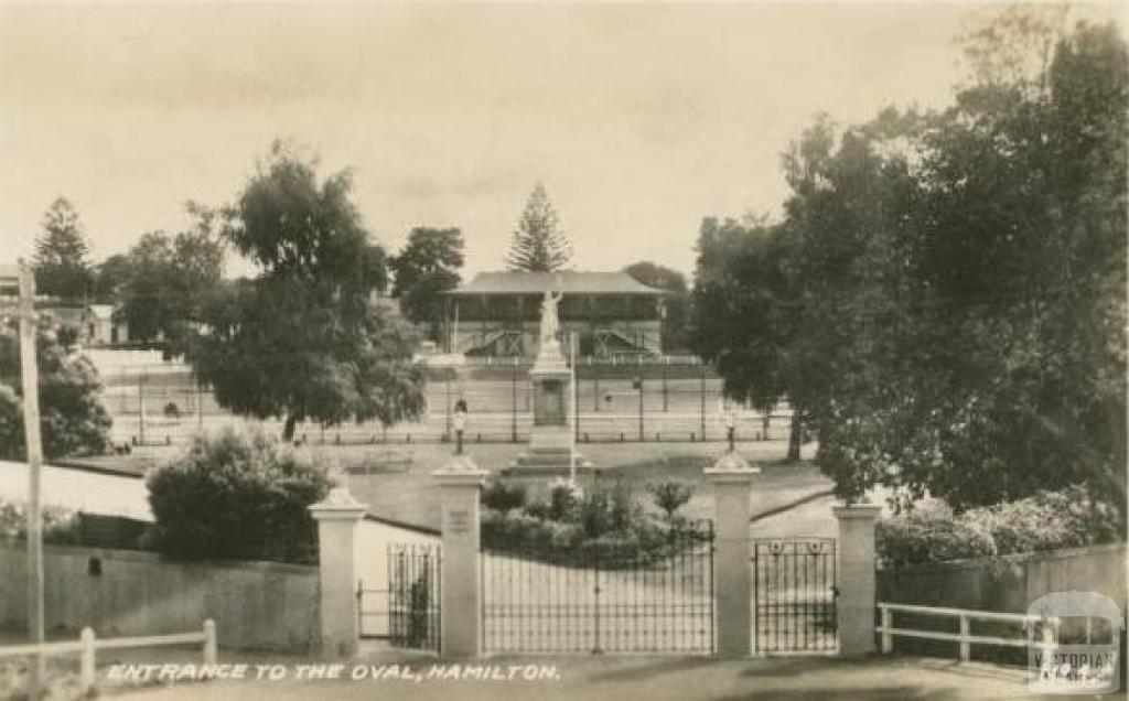 Entrance to the oval, Hamilton