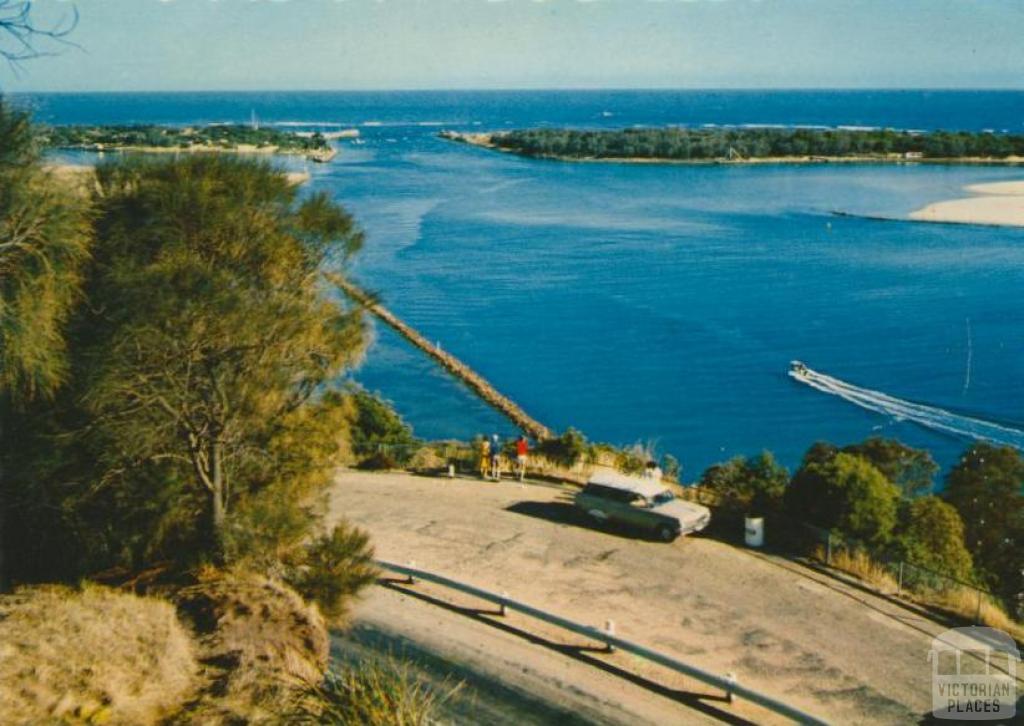 The Entrance and Princes Highway, Lakes Entrance