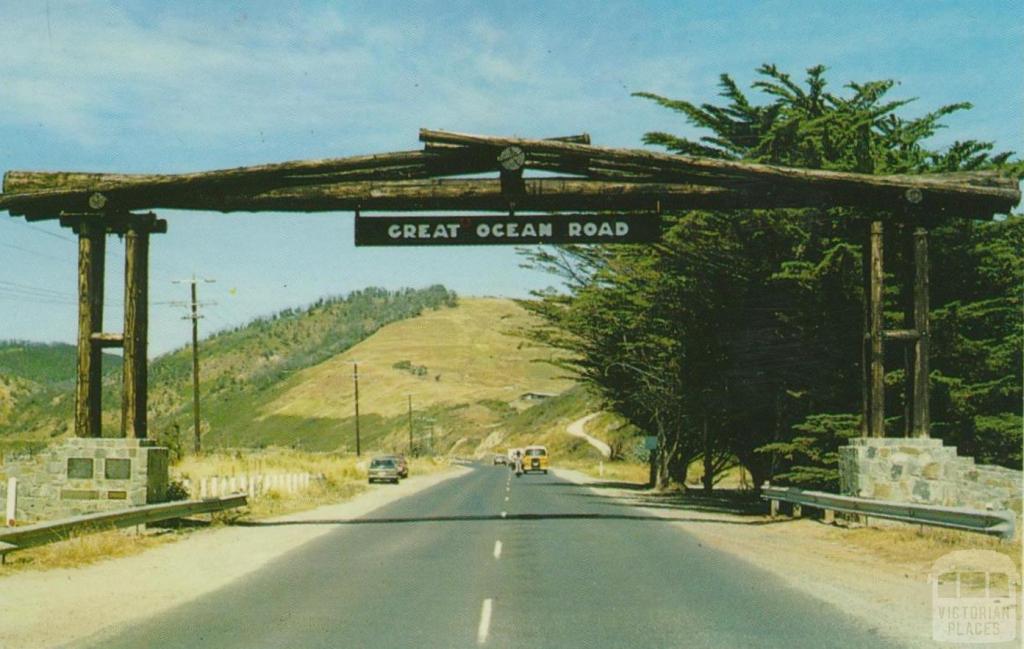 Memorial Archway, Great Ocean Road, near Lorne. The arch was replaced after the Ash Wednesday bush fires in 1983