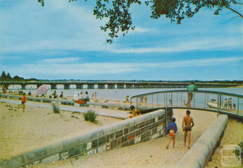 Bridge linking Barwon Heads with Ocean Grove