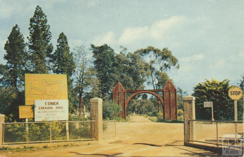 Entrance to the Victoria Park Reserve and camping ground, Echuca