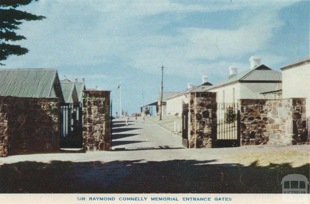 Sir Raymond Connelly Memorial Entrance Gates, Portsea