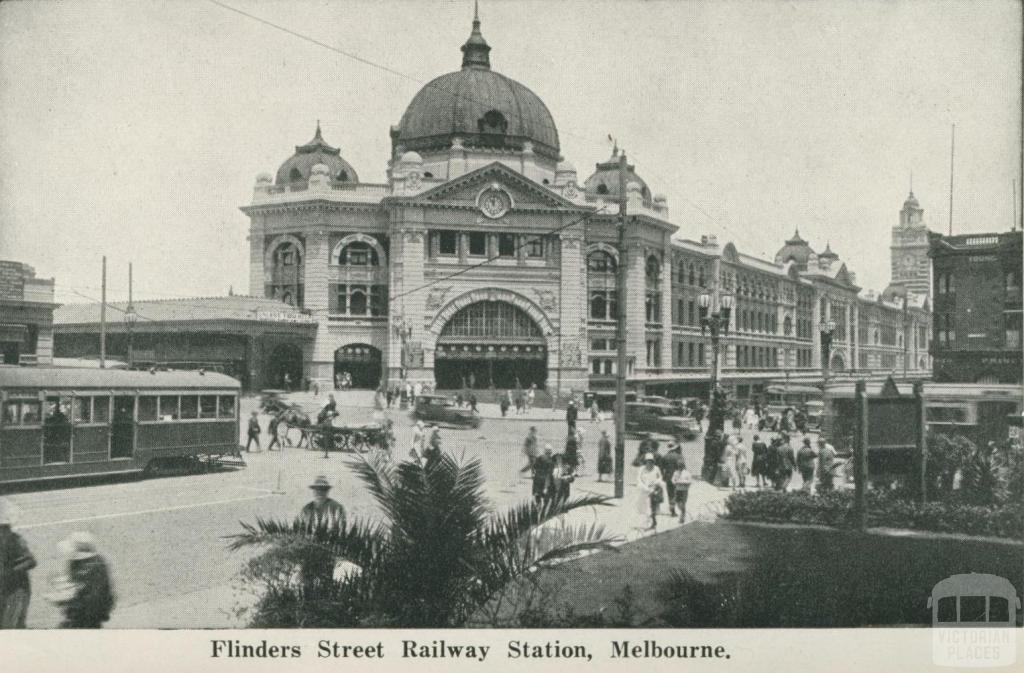 Flinders Street Railway Station, Melbourne, 1942