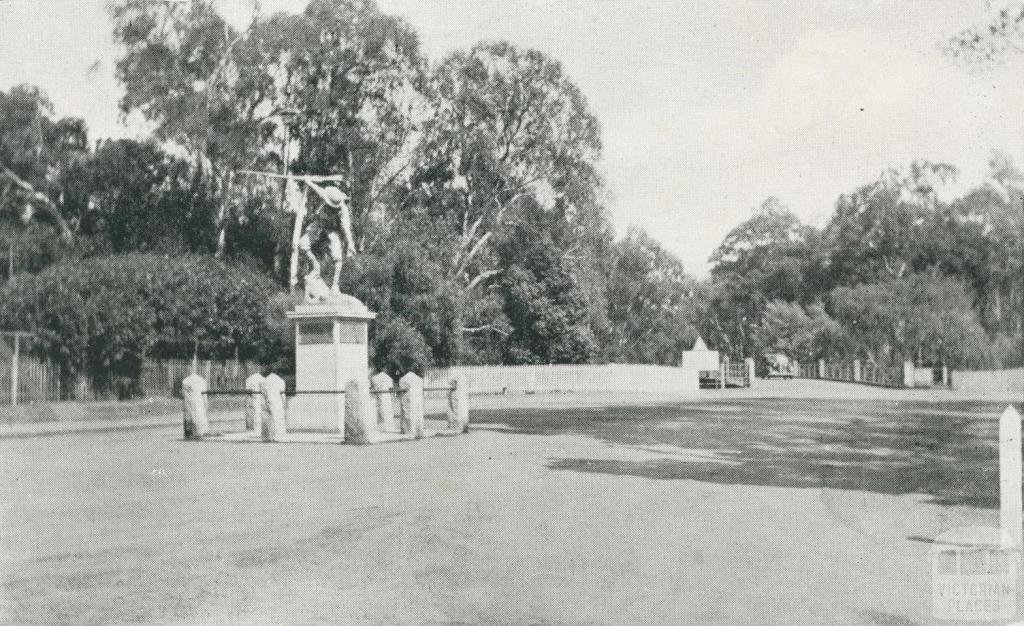 War Memorial and Bridge, Shepparton