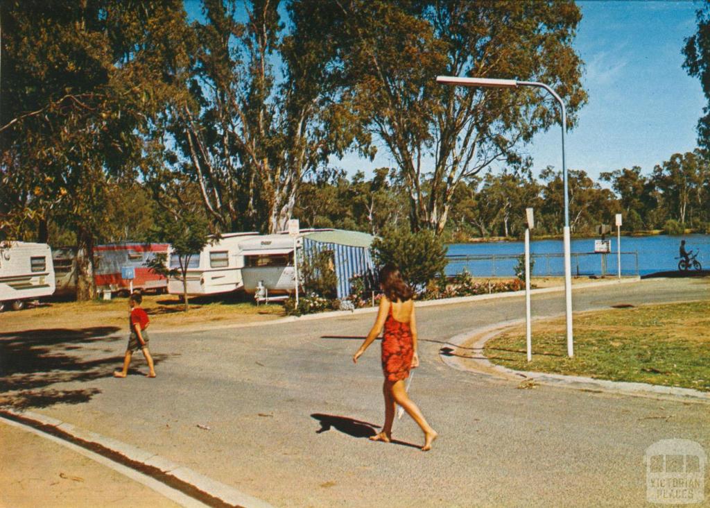 Camping Ground on the edge of Lake Victoria, Shepparton